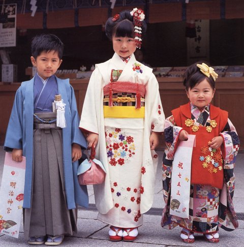 children deressed up for 753 ceremony at Meiji-Jingu, Tokyo
